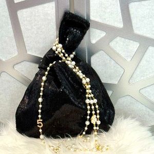 Beautiful Wristlet Bag 💎